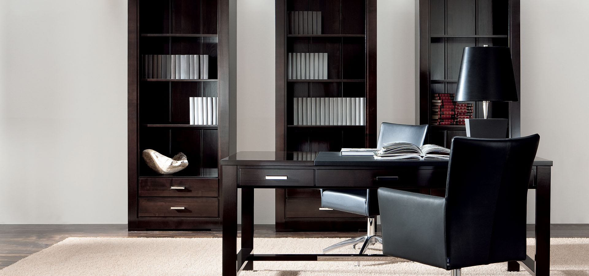 Bordeaux-Büro-Möbel